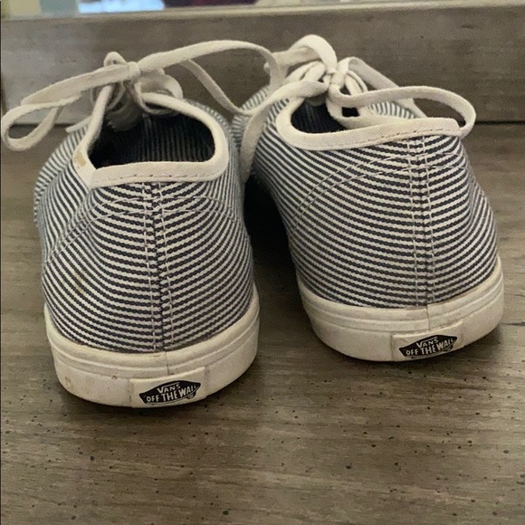 Vans - Picture 2 of 5